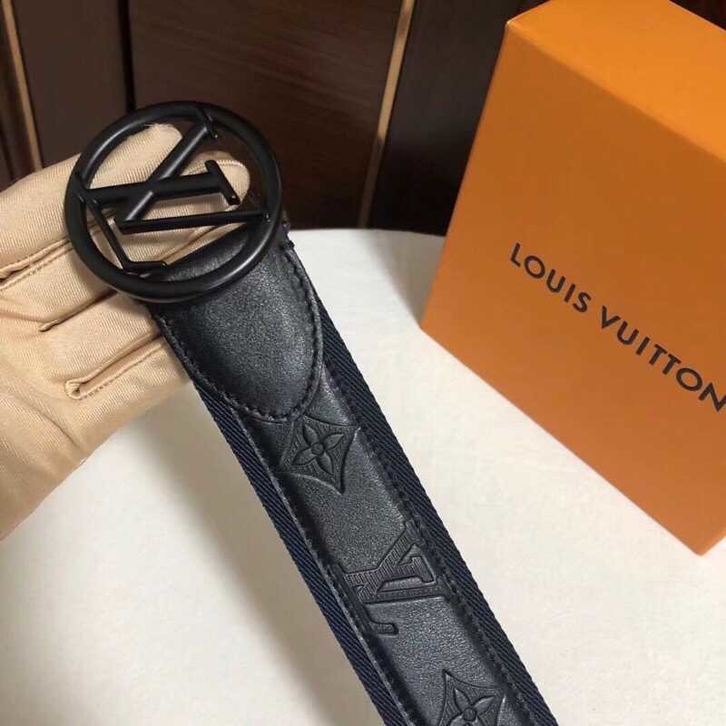 Louis Vuitton Men s belt cool M0130