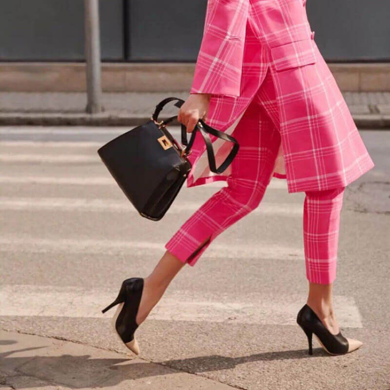 Fendi Peekaboo Iconic Essentially 8BN302