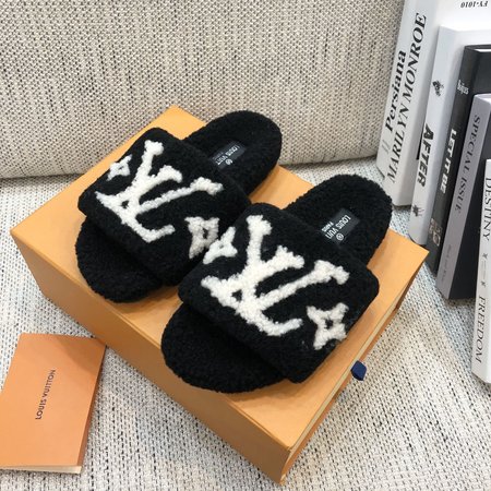 Louis Vuitton Wool slippers density non-slip thick outsole