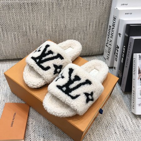 Louis Vuitton Wool slippers density non-slip thick outsole