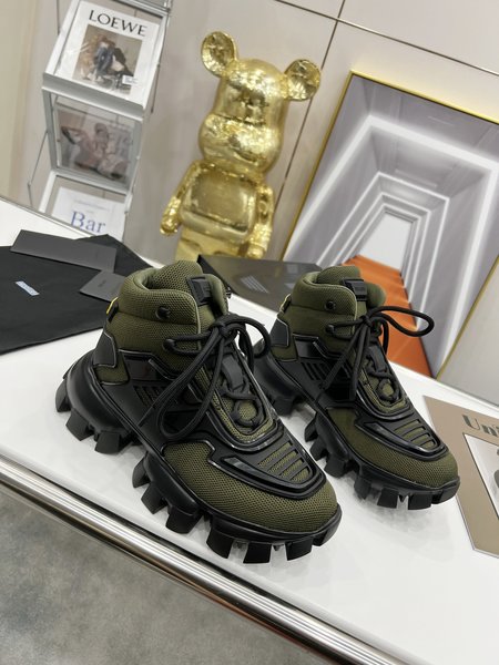 Prada Flying weaving process for women s shoes