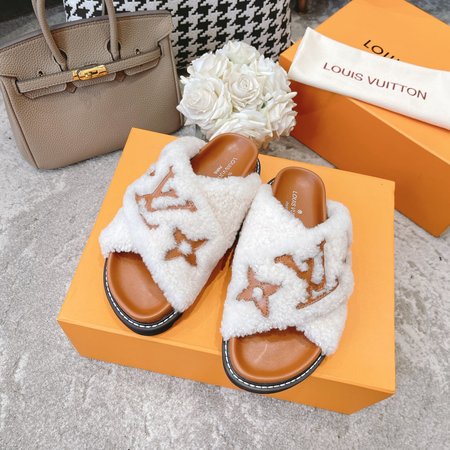 Louis Vuitton Floral wool slippers