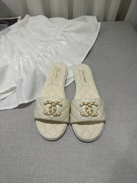 Chanel leather slippers
