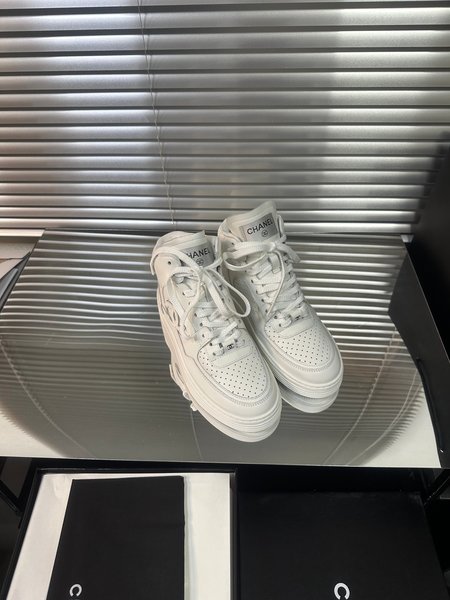 Chanel Panda shoes punched casual white shoes