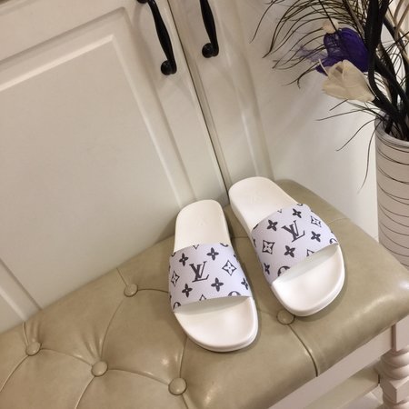 Louis Vuitton Couple slippers
