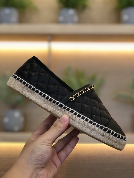 Chanel Soft sheepskin fabric CC buckle sheepskin lining