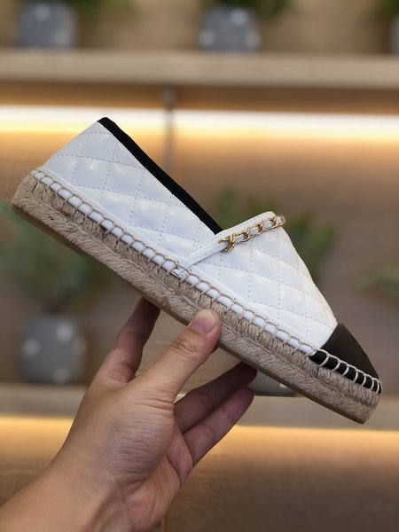 Chanel Soft sheepskin fabric CC buckle sheepskin lining