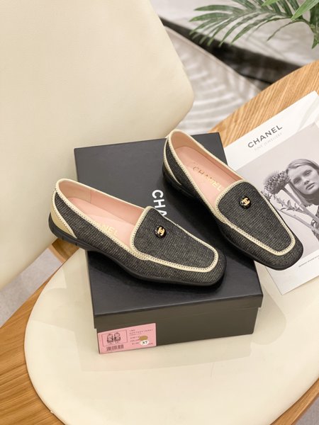 Chanel Classic sneakers