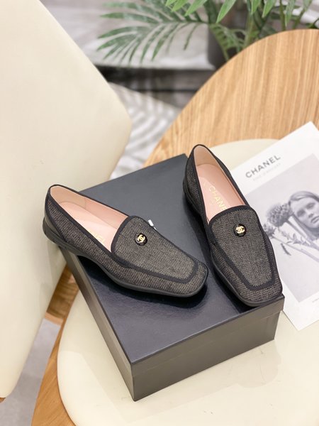 Chanel Classic sneakers