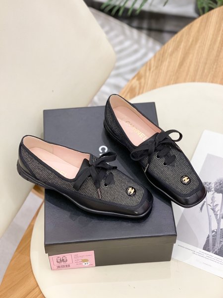 Chanel Classic sneakers