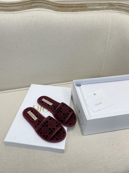Dior Outdoor beach shoes home slippers