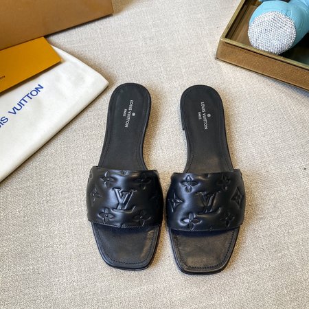 Louis Vuitton Sheepskin flat shoes slippers