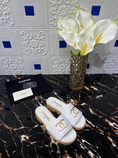 Chanel Round head wooden slippers round head