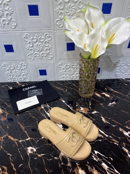 Chanel Round head wooden slippers round head
