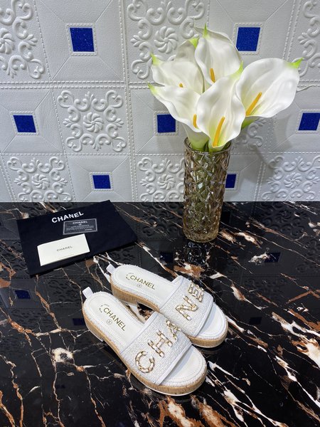 Chanel Round head wooden slippers round head