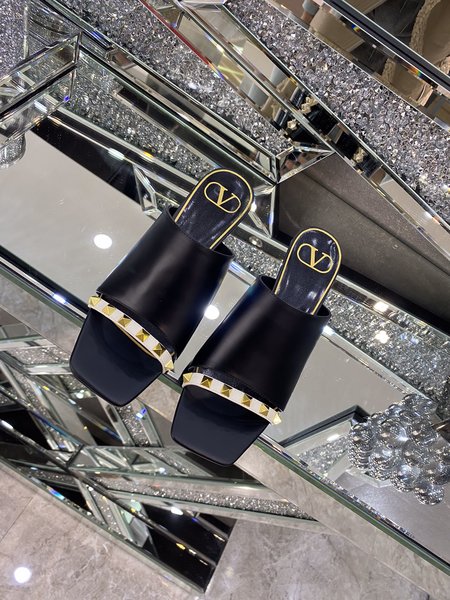 Valentino Rivet element