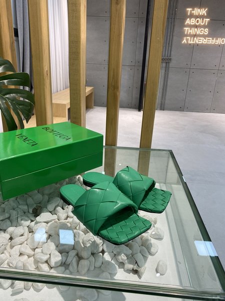Bottega Veneta Flat woven slippers