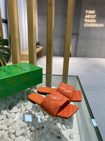 Bottega Veneta Flat woven slippers