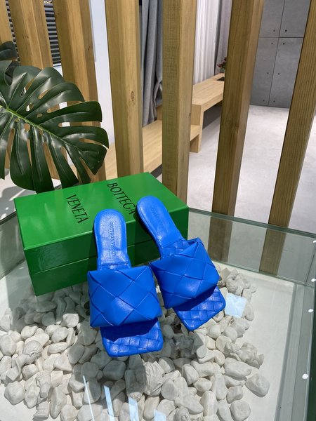 Bottega Veneta Flat woven slippers