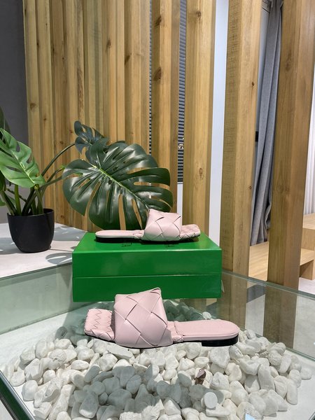 Bottega Veneta Flat woven slippers