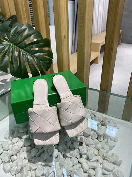 Bottega Veneta Flat woven slippers