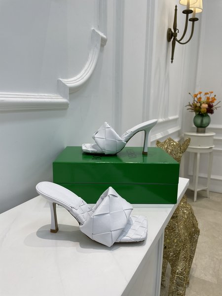 Bottega Veneta High-heeled woven slippers