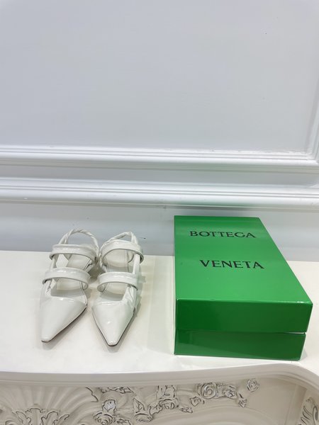 Bottega Veneta cross kelp shoes