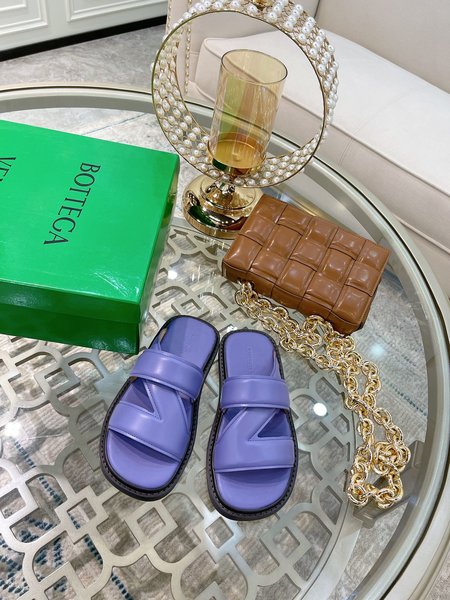 Bottega Veneta Woven slippers embossed cowhide