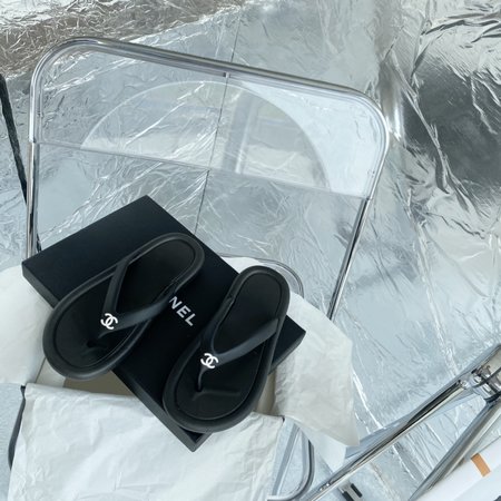 Chanel Vantage used beach slippers