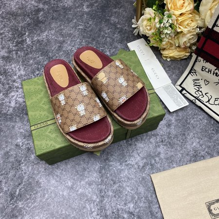 Gucci Embroidered printed platform slippers