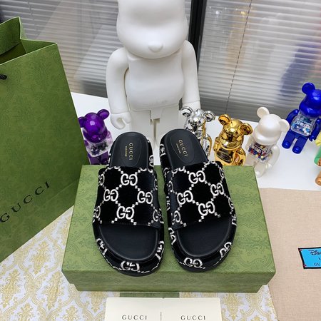 Gucci Slippers colorful GG fabric