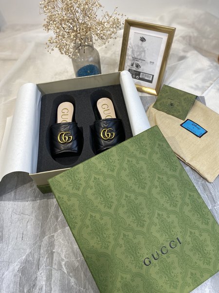 Gucci GG buckle slippers Quilted leather slippers calfskin + canvas lining sheepskin