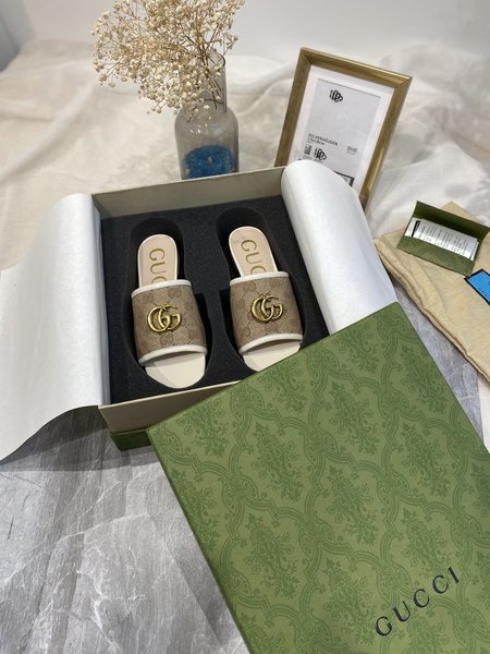 Gucci GG buckle slippers Quilted leather slippers calfskin + canvas lining sheepskin