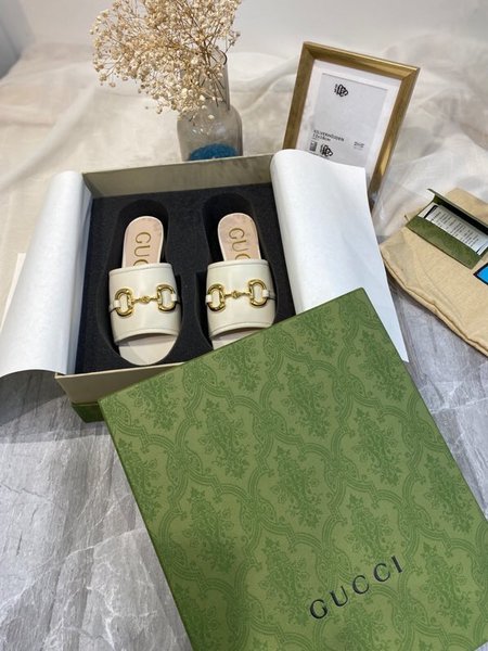 Gucci GG buckle slippers Quilted leather slippers calfskin + canvas lining sheepskin