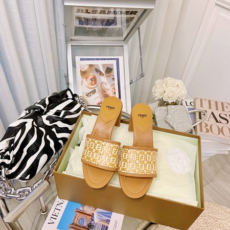 Fendi FF sandals cowhide material sheepskin lining