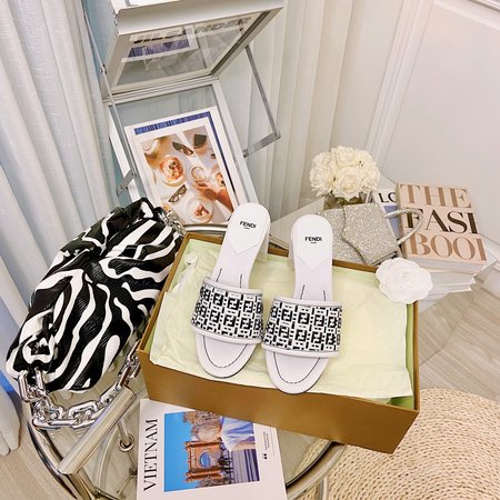 Fendi FF sandals cowhide material sheepskin lining