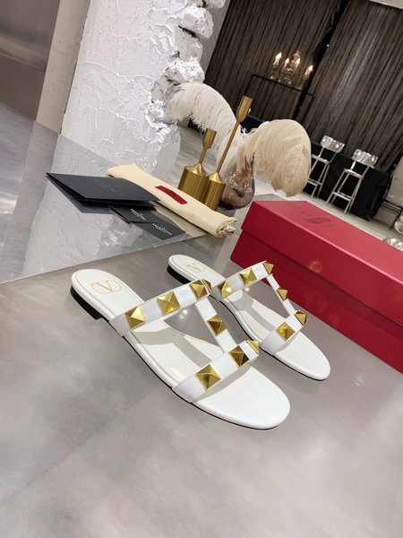 Valentino Hollow design with classic rivet block heel sandals