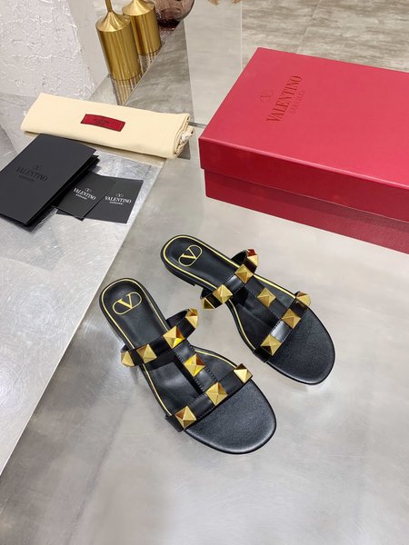 Valentino Hollow design with classic rivet block heel sandals