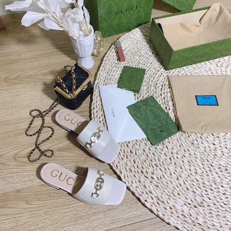 Gucci New slippers classic GG buckle