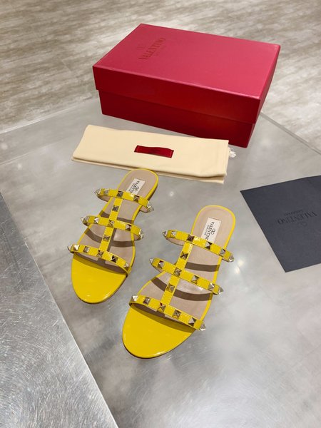 Valentino Hollow design with classic rivet block heel sandals