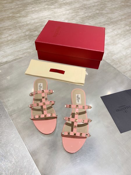 Valentino Hollow design with classic rivet block heel sandals