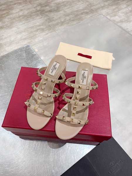 Valentino Hollow design with classic rivet block heel sandals
