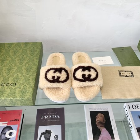 Gucci Furry slippers