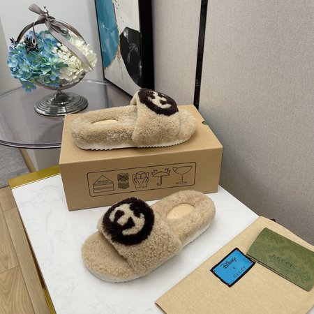 Gucci GG wool slippers embroidered Logo
