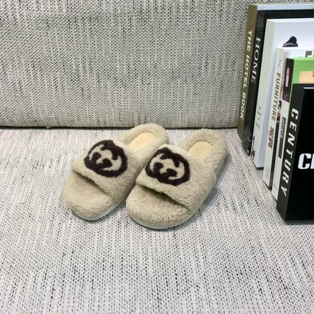 Gucci Furry slippers lamb curls
