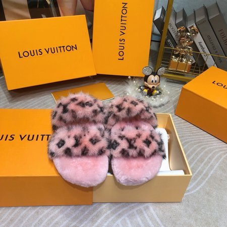 Louis Vuitton Mink slippers