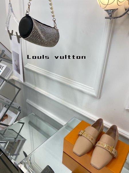 Louis Vuitton women s sheepskin shoes