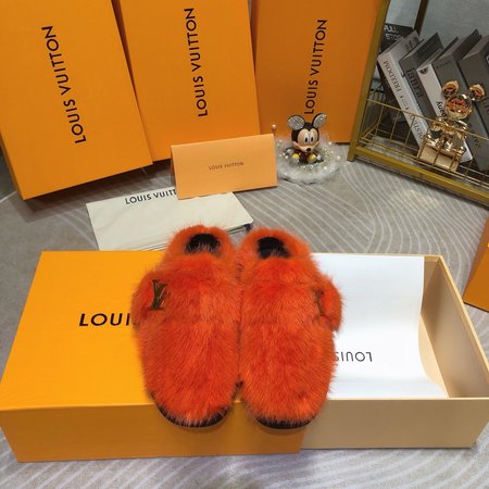 Louis Vuitton Fox fur slippers