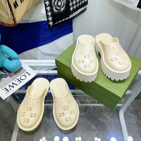 Gucci Hollow slippers