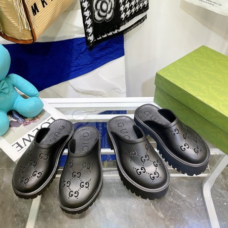 Gucci Hollow slippers